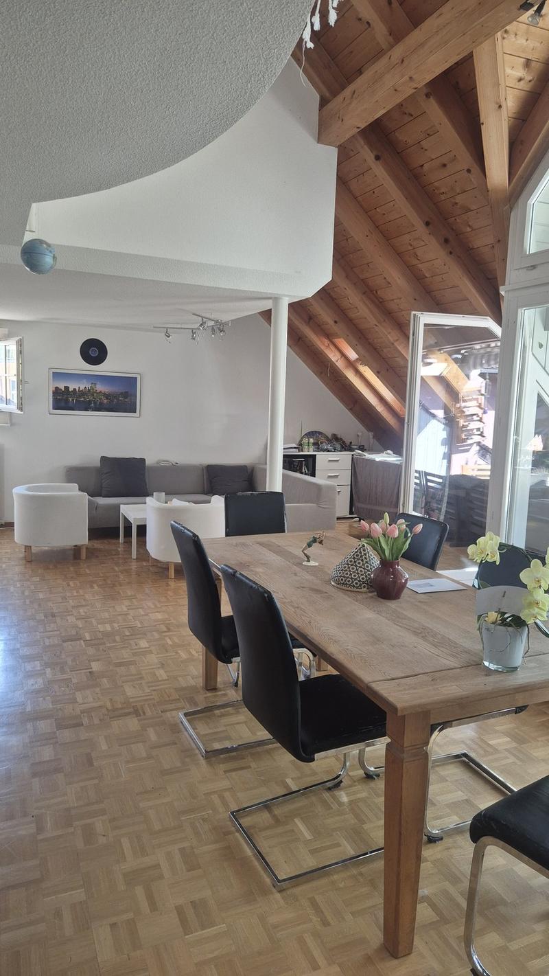 Schönes Dachgeschoss WG Zimmer im.Herzen von Bülach (3)