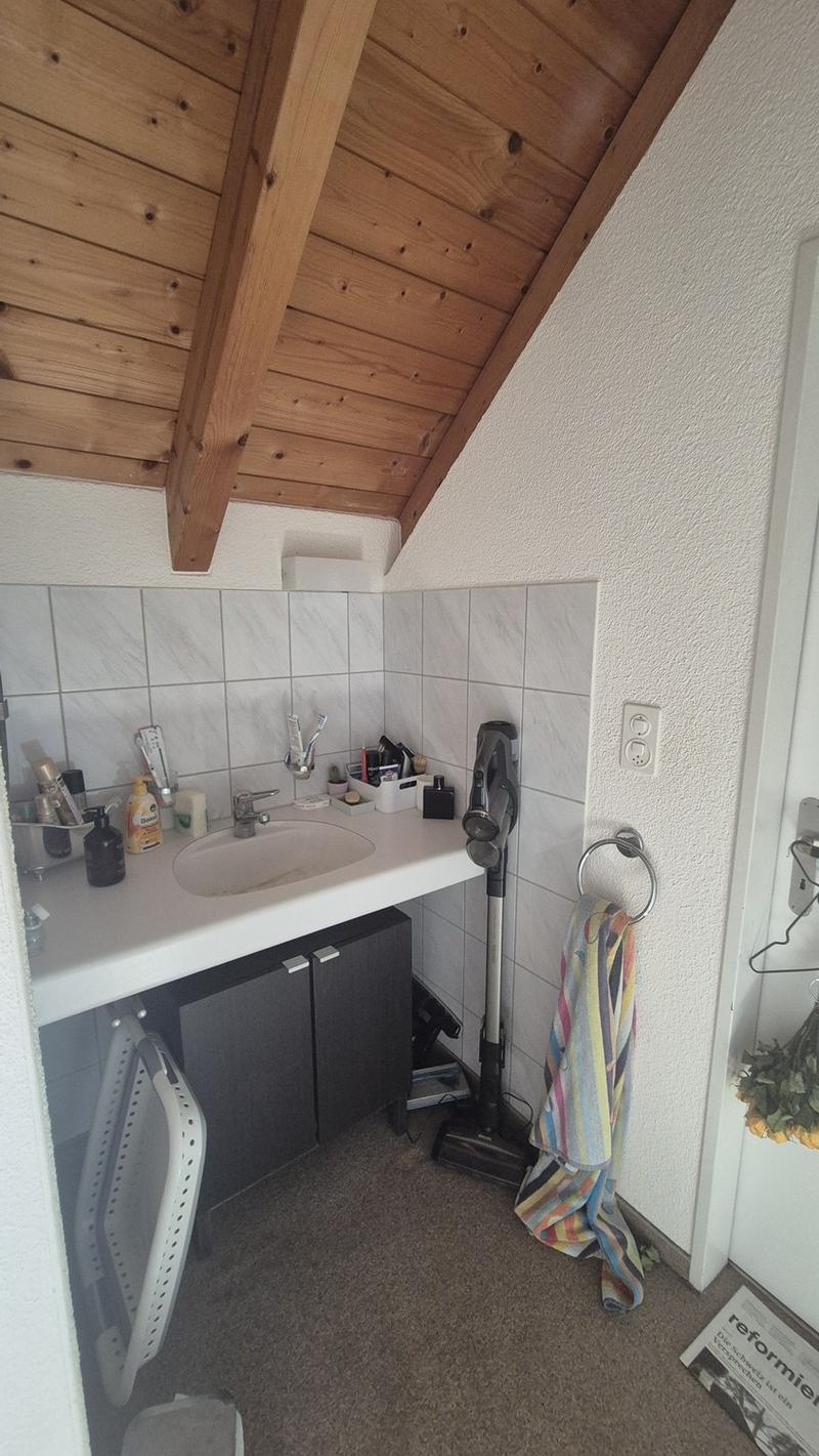 Schönes Dachgeschoss WG Zimmer im.Herzen von Bülach (6)