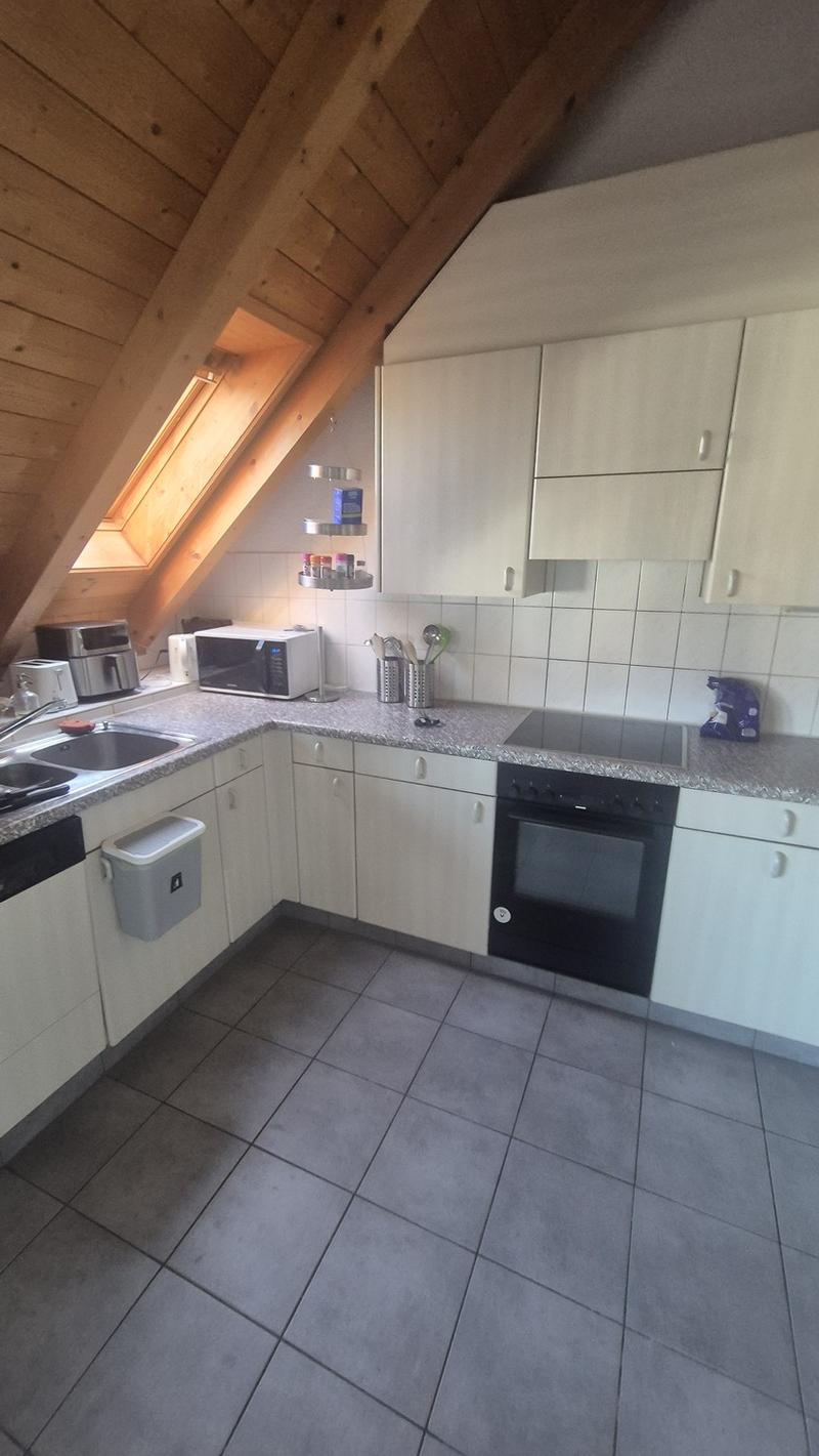 Schönes Dachgeschoss WG Zimmer im.Herzen von Bülach (8)