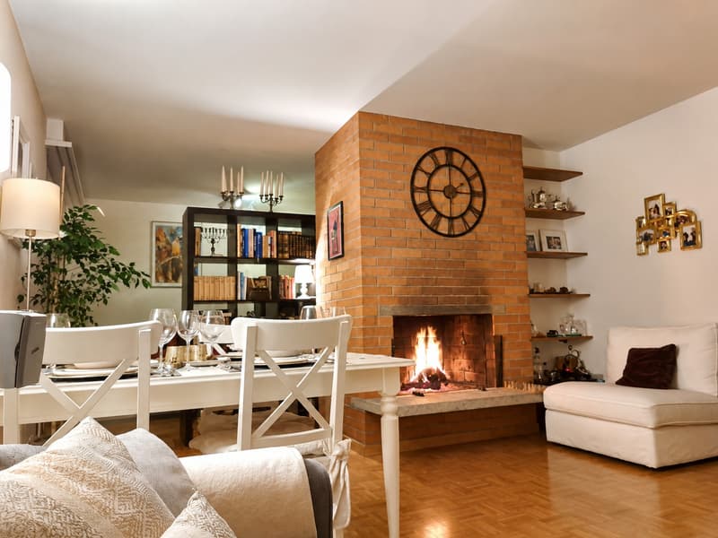 Helle Wohnung mit Kamin und Seesicht (1)