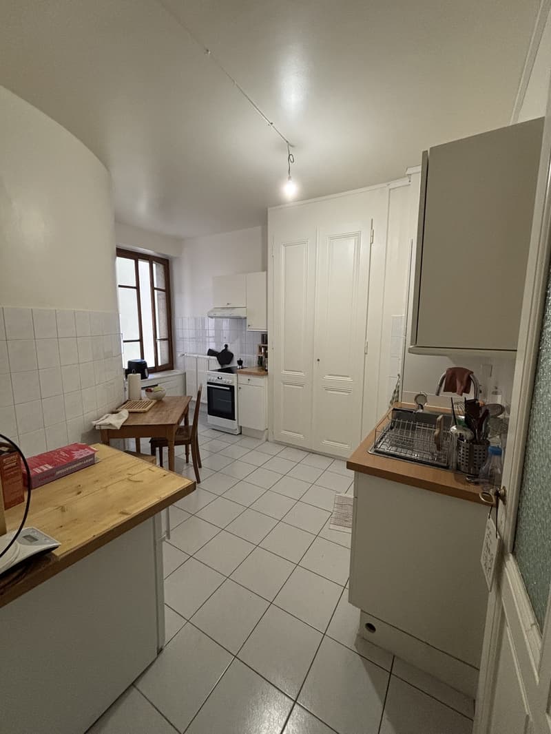 Furnished room to sublet for student or young professional (4)