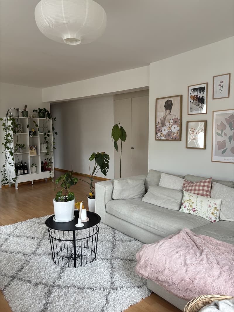 Zimmer in 2er WG frei (1)