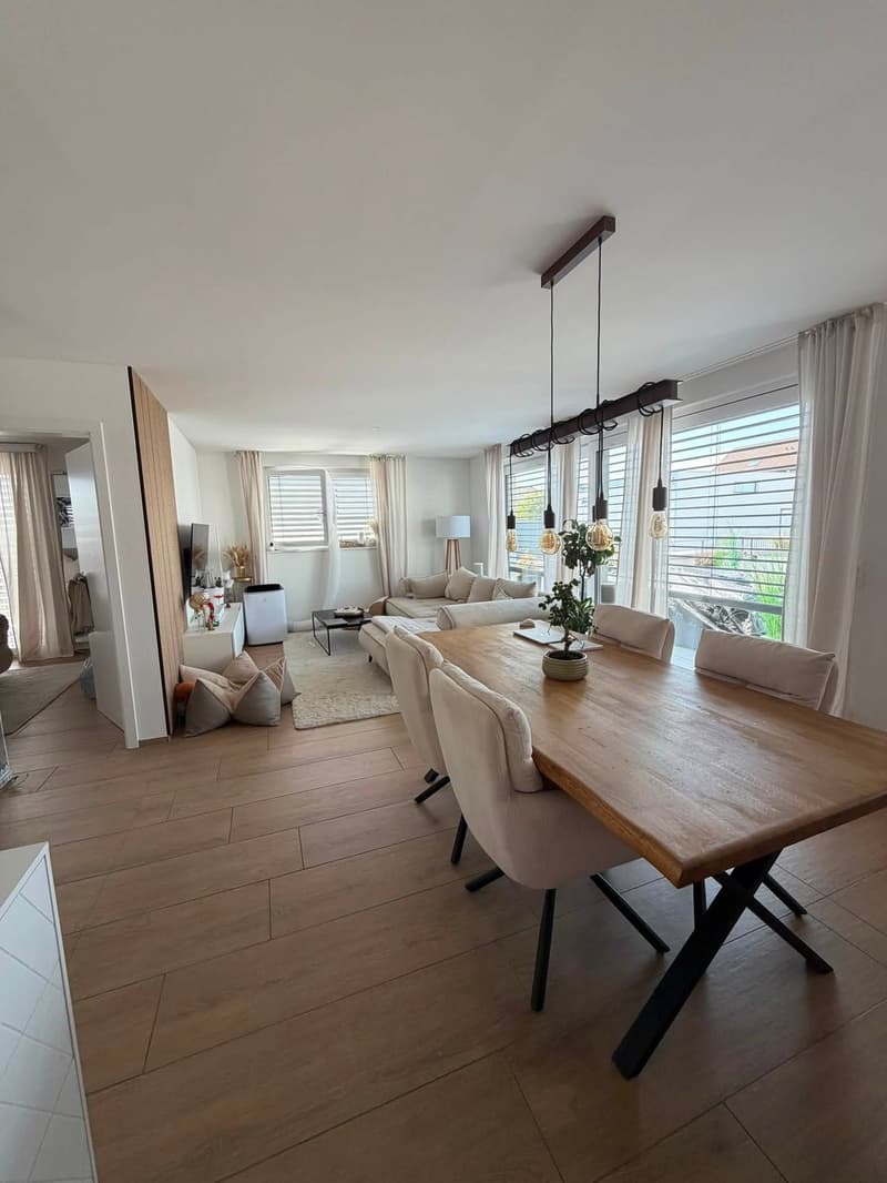 Nachmieter gesucht Moderne 3.5-Zimmer-Attikawohnung mit 46 m² Terrasse Niederwil AG ab 01.11.2026 (1)