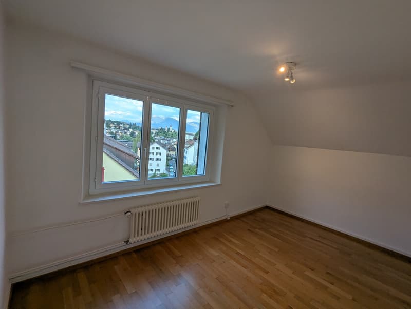 Separates Büro + Schlafzimmer in 2er WG (1)