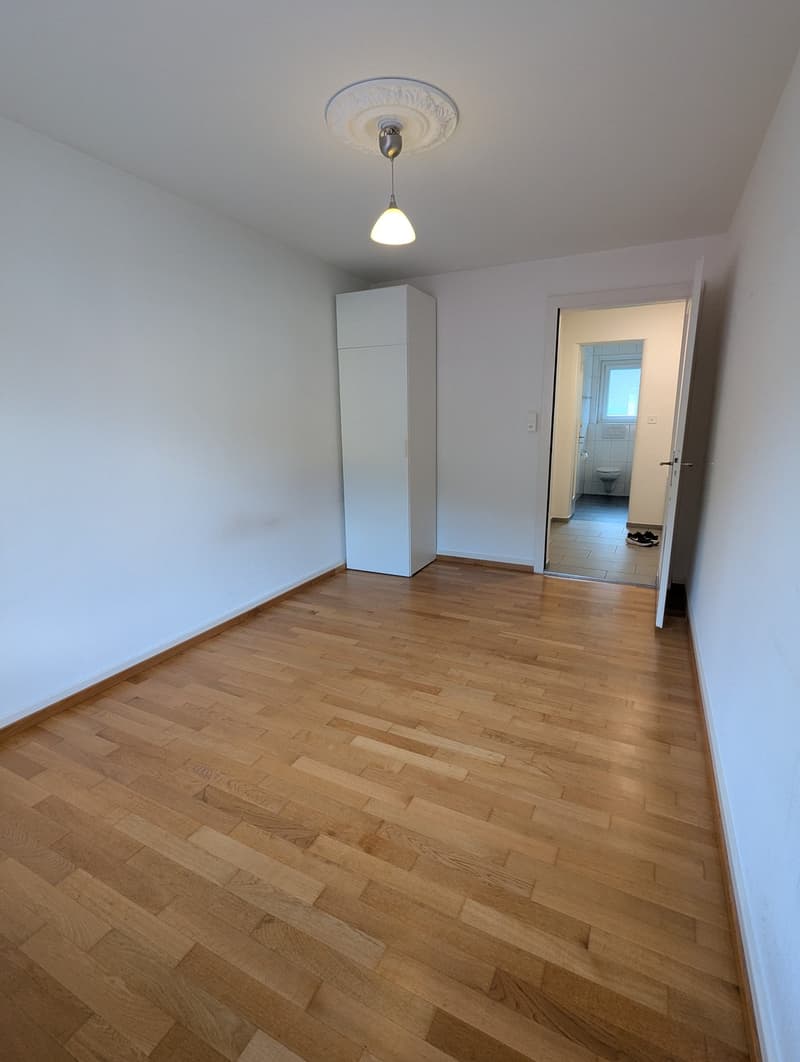 Separates Büro + Schlafzimmer in 2er WG (5)