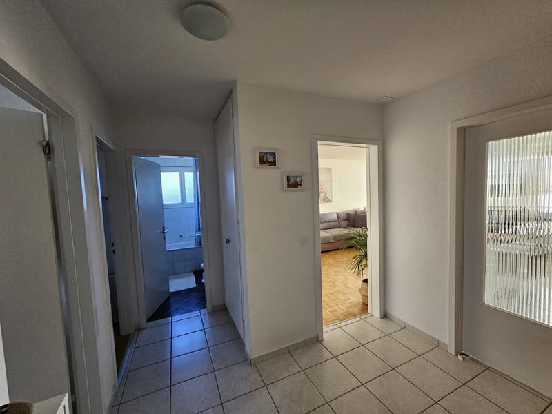 Helle und sonnige Wohnung mit traumhaftem Bergblick in ruhiger Lage (9)