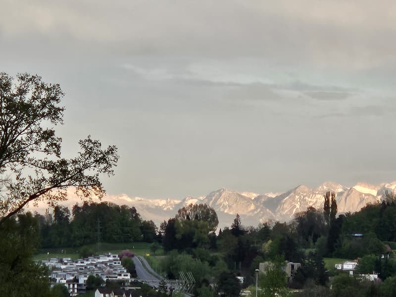 Helle und sonnige Wohnung mit traumhaftem Bergblick in ruhiger Lage (10)