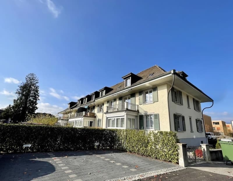 Schöne Altbauwohnung mit Charme an zentraler Lage (2)