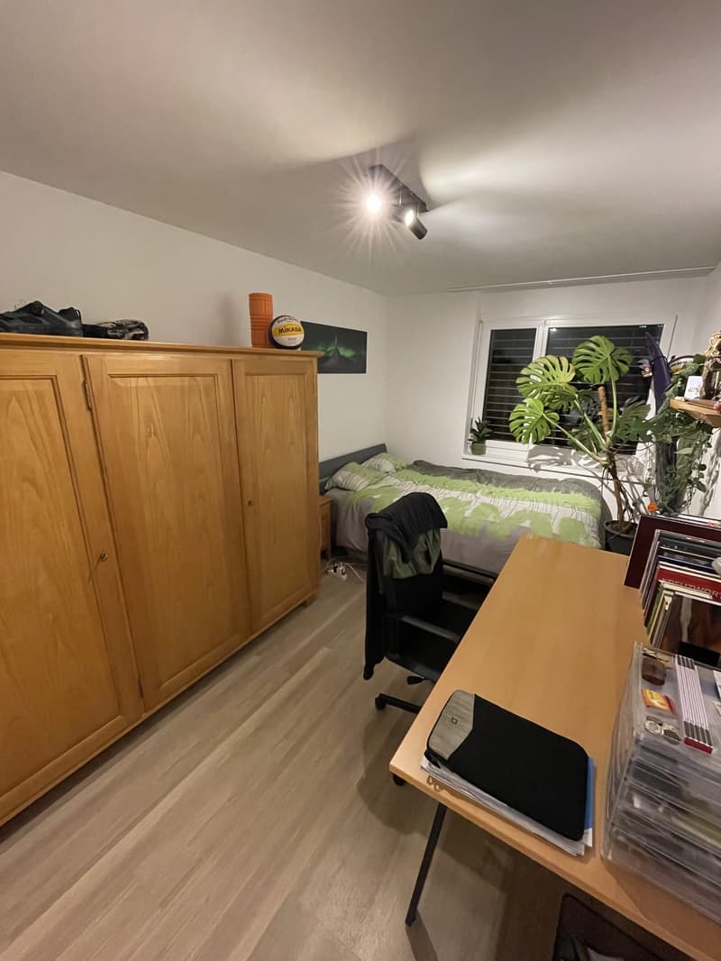 Befristet: Möbliertes WG-Zimmer für 2 Monate (1)