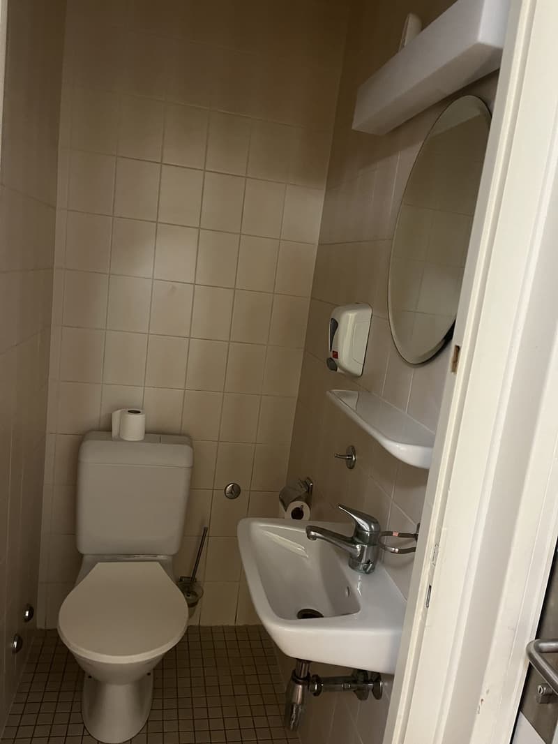 Chambre meublée (5)