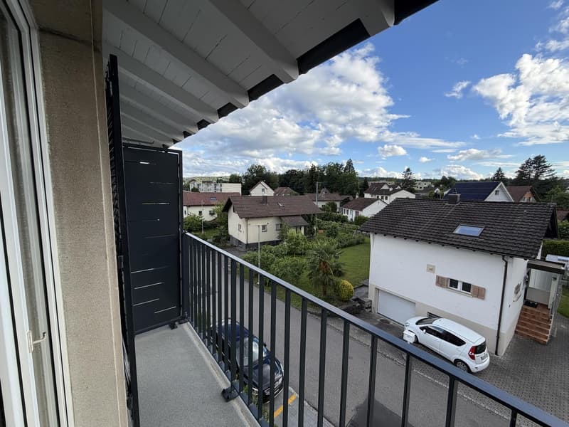 Gemütliche 3.5-Zimmer Dachwohnung mit 2 Balkonen & Reduit in 5033 Buchs AG (3)