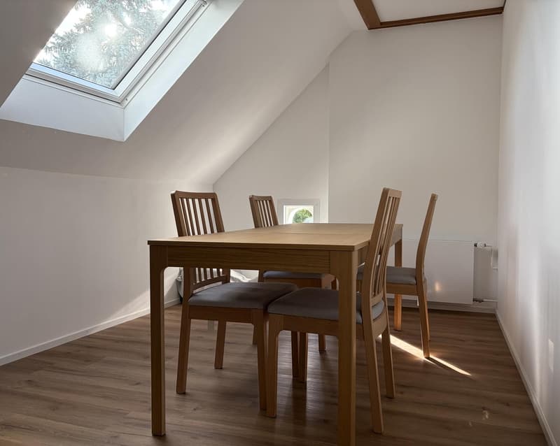 Gemütliche 3.5-Zimmer Dachwohnung mit 2 Balkonen & Reduit in 5033 Buchs AG (4)