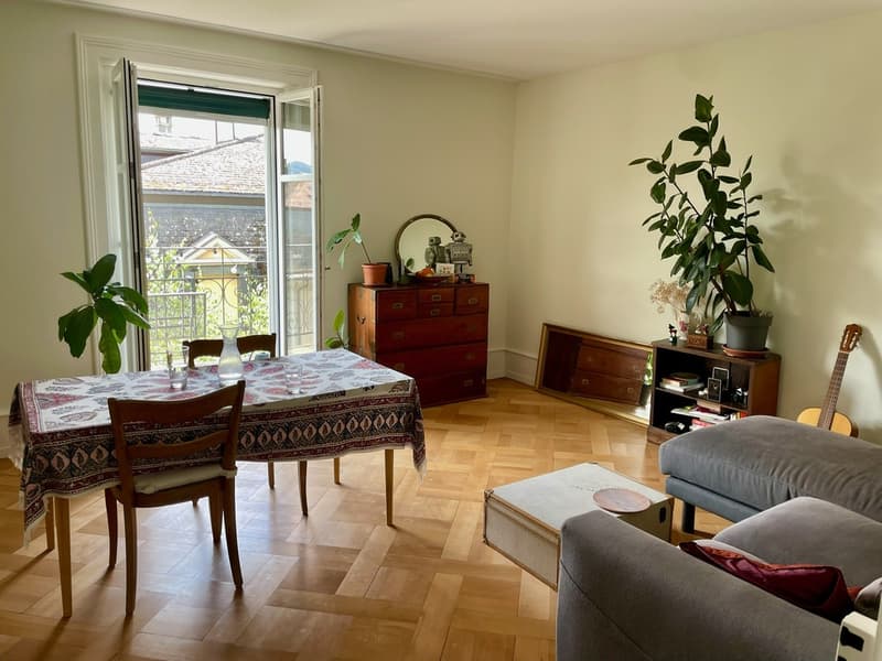 Zentrale, ruhige und lichtdurchflutete 3.5-Zimmer Altbauwohnung (möbliert) mit Homeoffice und Balkon, Oktober bis Dezember 2026 (1)
