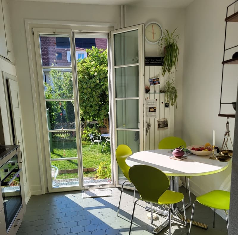 Küche mit Ausgang WG-Sitzplatz