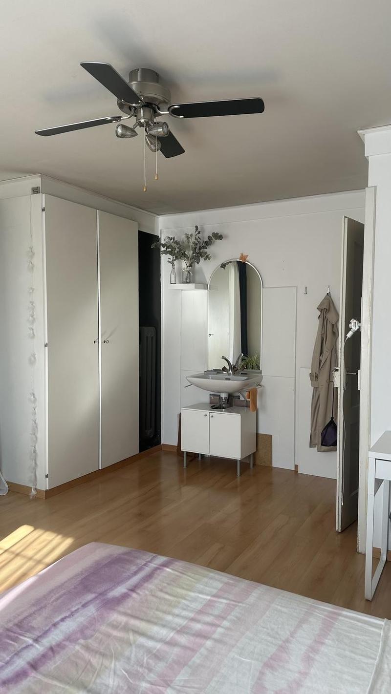 Helles möbliertes WG-Zimmer mit Balkonzugang (2)