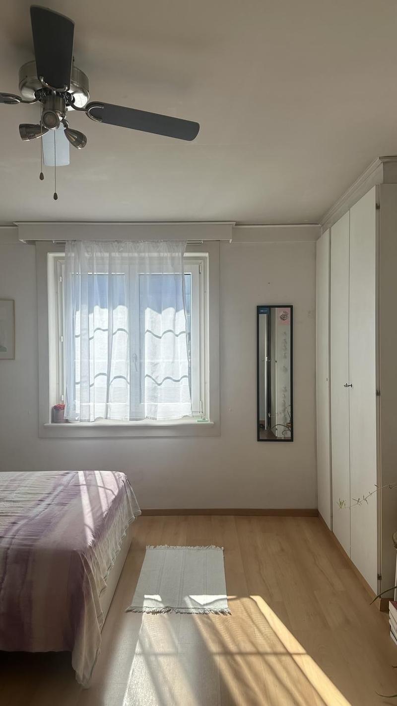 Helles möbliertes WG-Zimmer mit Balkonzugang (3)