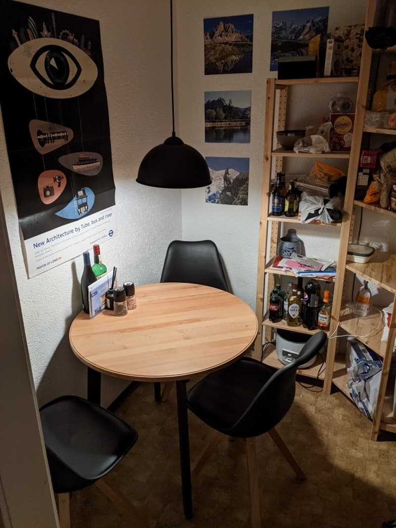 Voll möbliertes Zimmer in internationaler 3er WG an entspannter Lage (3)