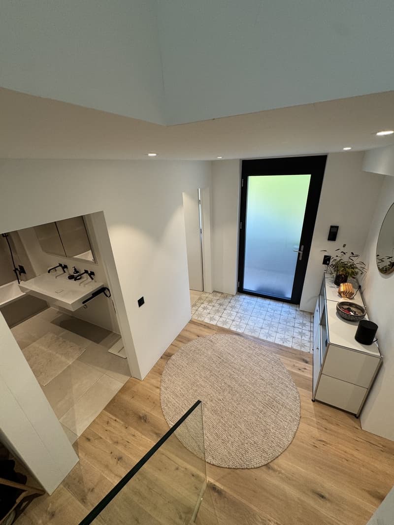 Traumhafte 4.5-Zimmer-Maisonette im Eigentumsstandard mit Dachterrasse und Bergsicht in Oberrieden (10)