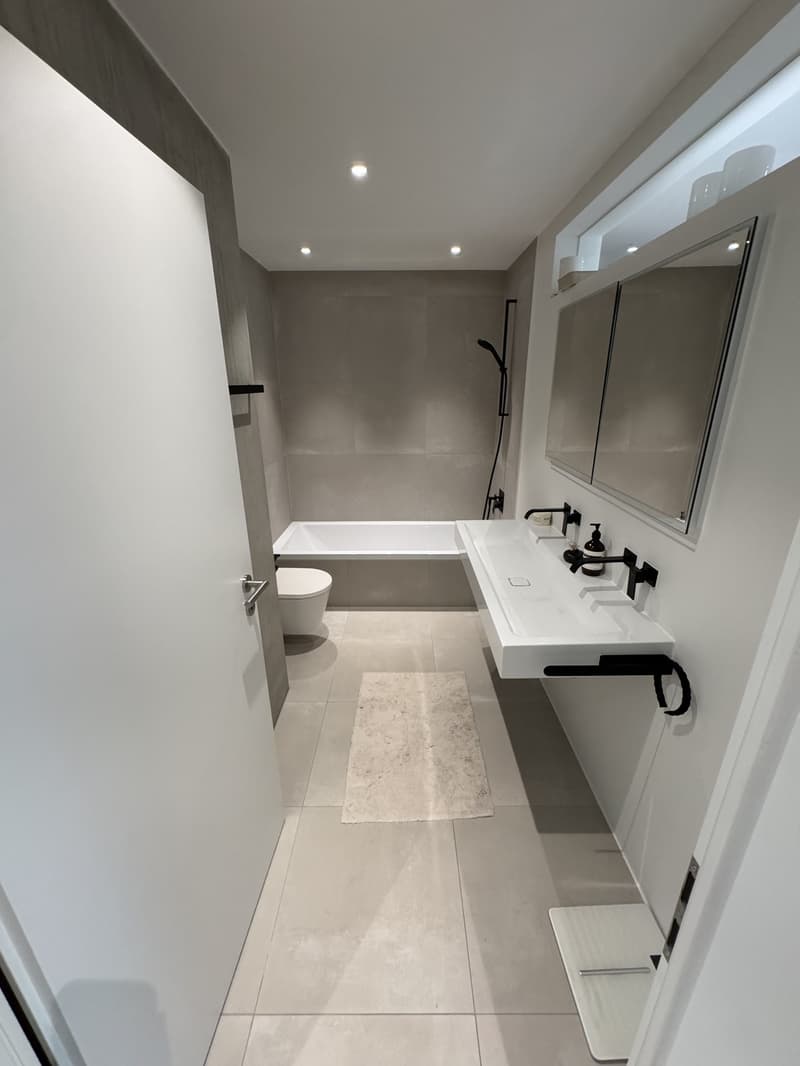 Traumhafte 4.5-Zimmer-Maisonette im Eigentumsstandard mit Dachterrasse und Bergsicht in Oberrieden (9)