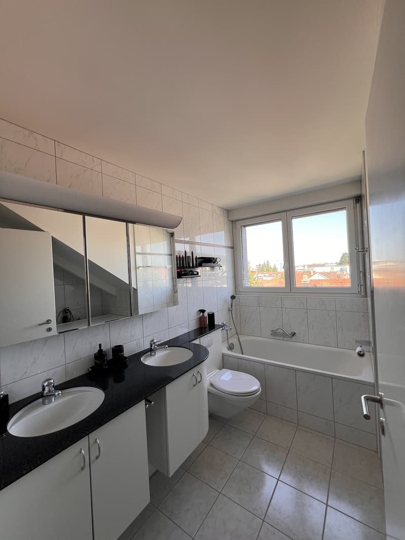Wunderschöne 3.5-Zimmer-Dachwohnung in Hinwil mit grossem Balkon (9)