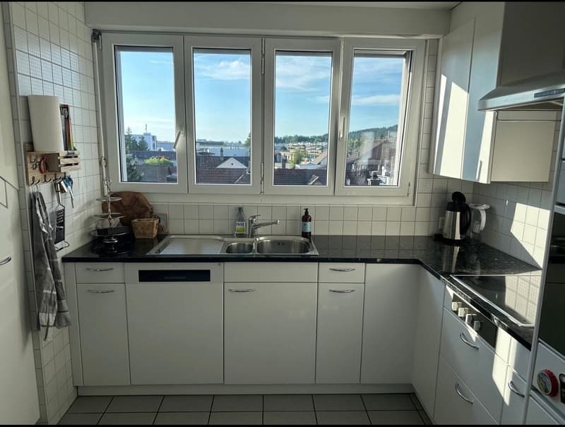 Wunderschöne 3.5-Zimmer-Dachwohnung in Hinwil mit grossem Balkon (4)