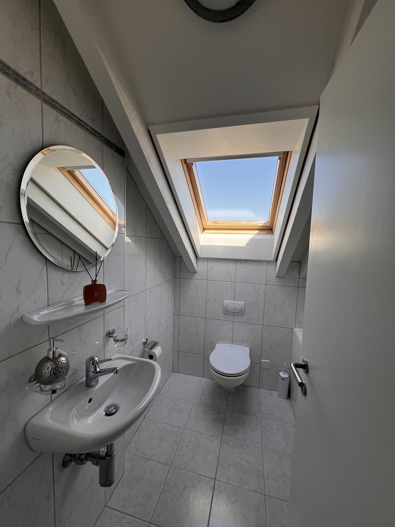 Wunderschöne 3.5-Zimmer-Dachwohnung in Hinwil mit grossem Balkon (8)