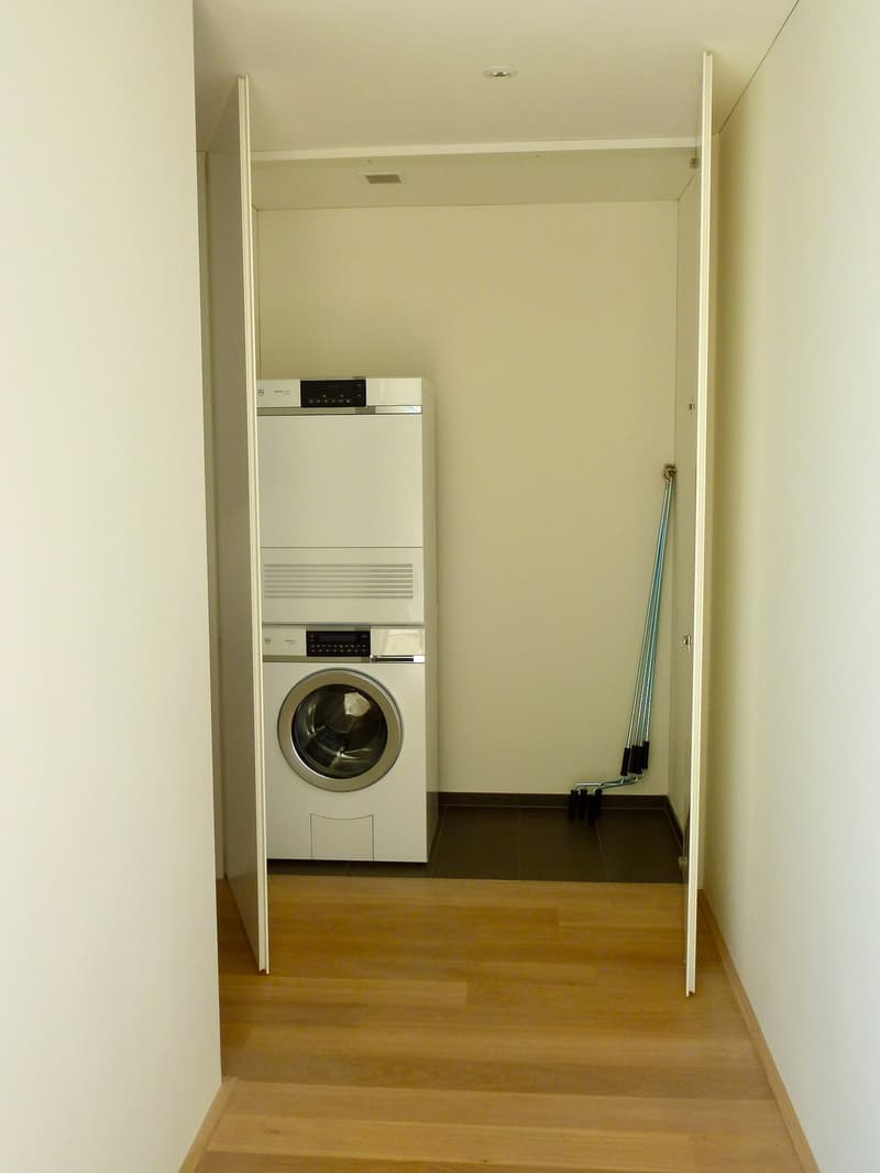 Hochwertig möbliertes 3.5-Zimmer-Penthouse mit zwei Terrassen im Kreis 5 (12)