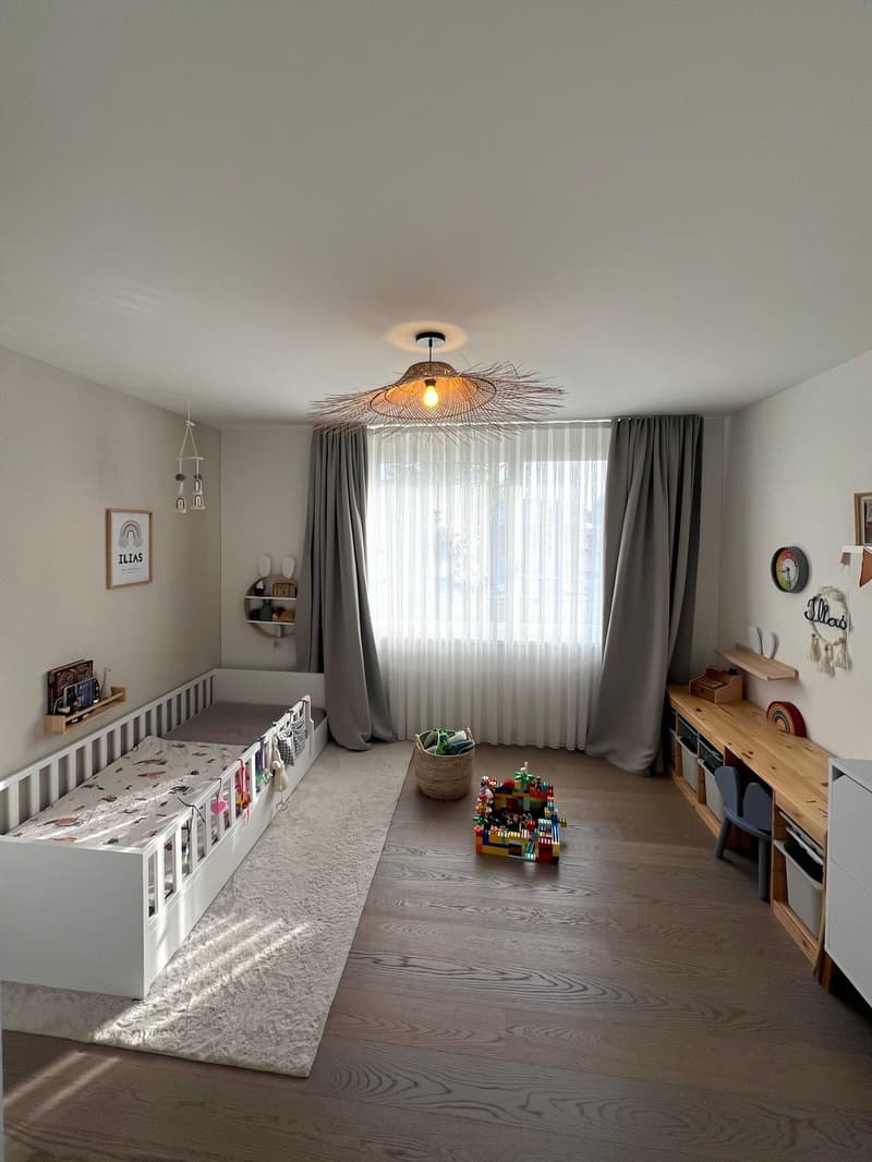 4,5-Zimmer-Wohnung mit Wintergarten und grossem Sitzplatz, zentral und ruhig (4)