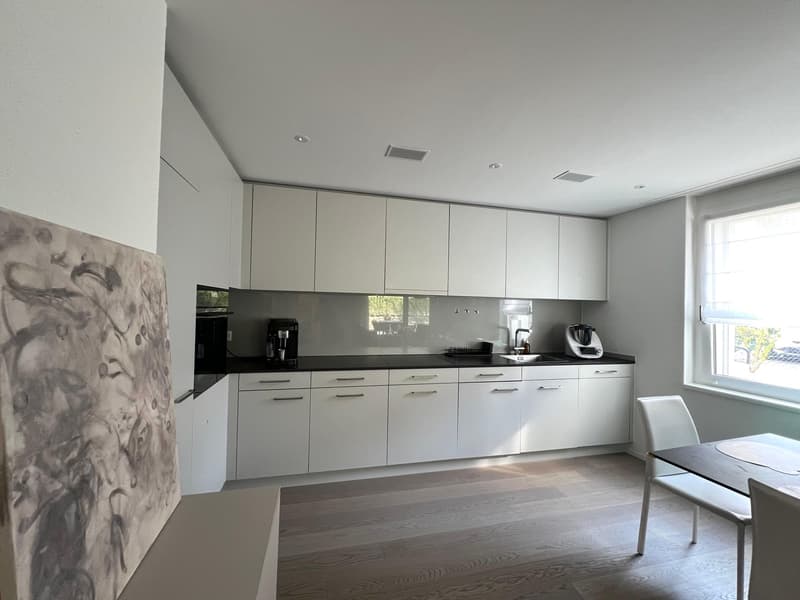 4,5-Zimmer-Wohnung mit Wintergarten und grossem Sitzplatz, zentral und ruhig (3)