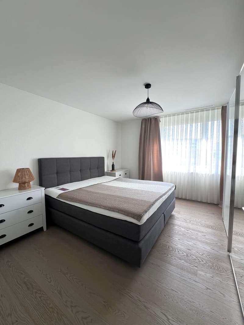 4,5-Zimmer-Wohnung mit Wintergarten und grossem Sitzplatz, zentral und ruhig (5)