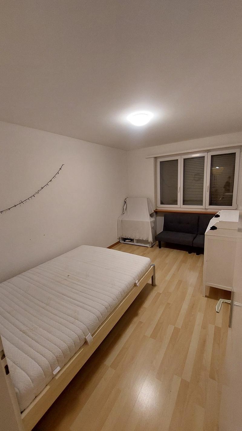 Möbliertes Zimmer (1)