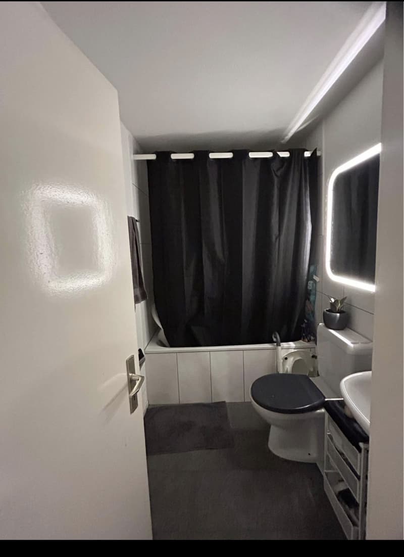 Möbliertes Zimmer (2)