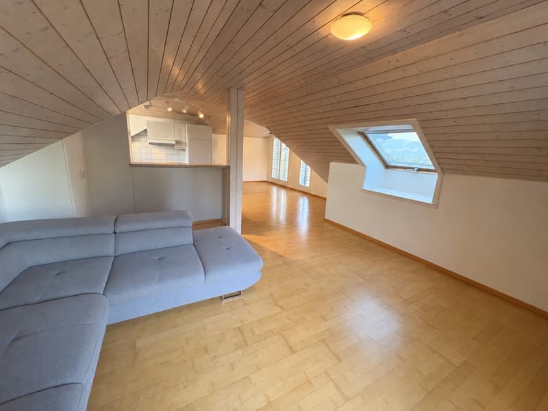 Helle & schöne 2.5 Zimmer Wohnung mit Balkon (1)