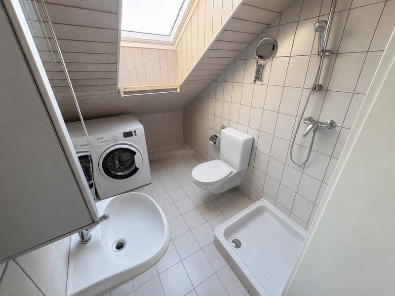 Helle & schöne 2.5 Zimmer Wohnung mit Balkon (5)