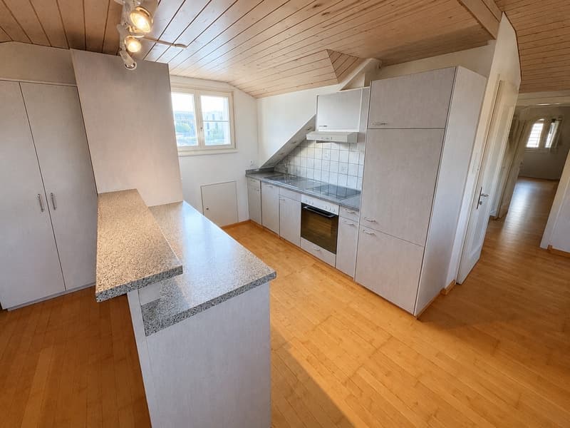 Helle & schöne 2.5 Zimmer Wohnung mit Balkon (2)