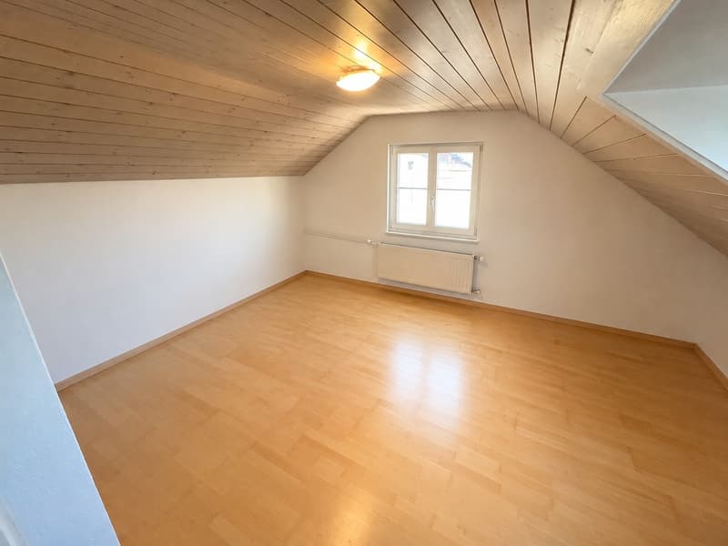 Helle & schöne 2.5 Zimmer Wohnung mit Balkon (3)