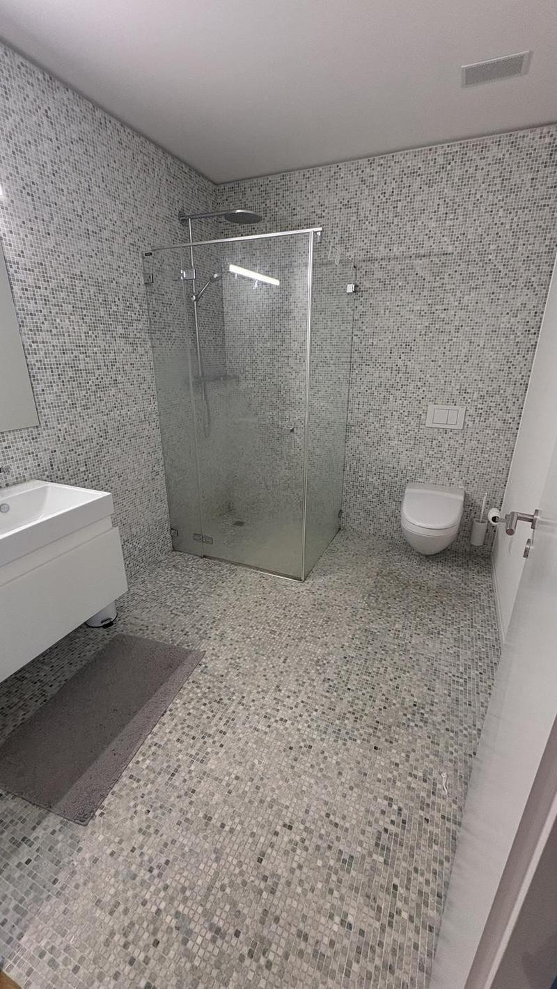 Europaallee: Modern 2.5-Room Apartment, 9th Floor, city view (7)
