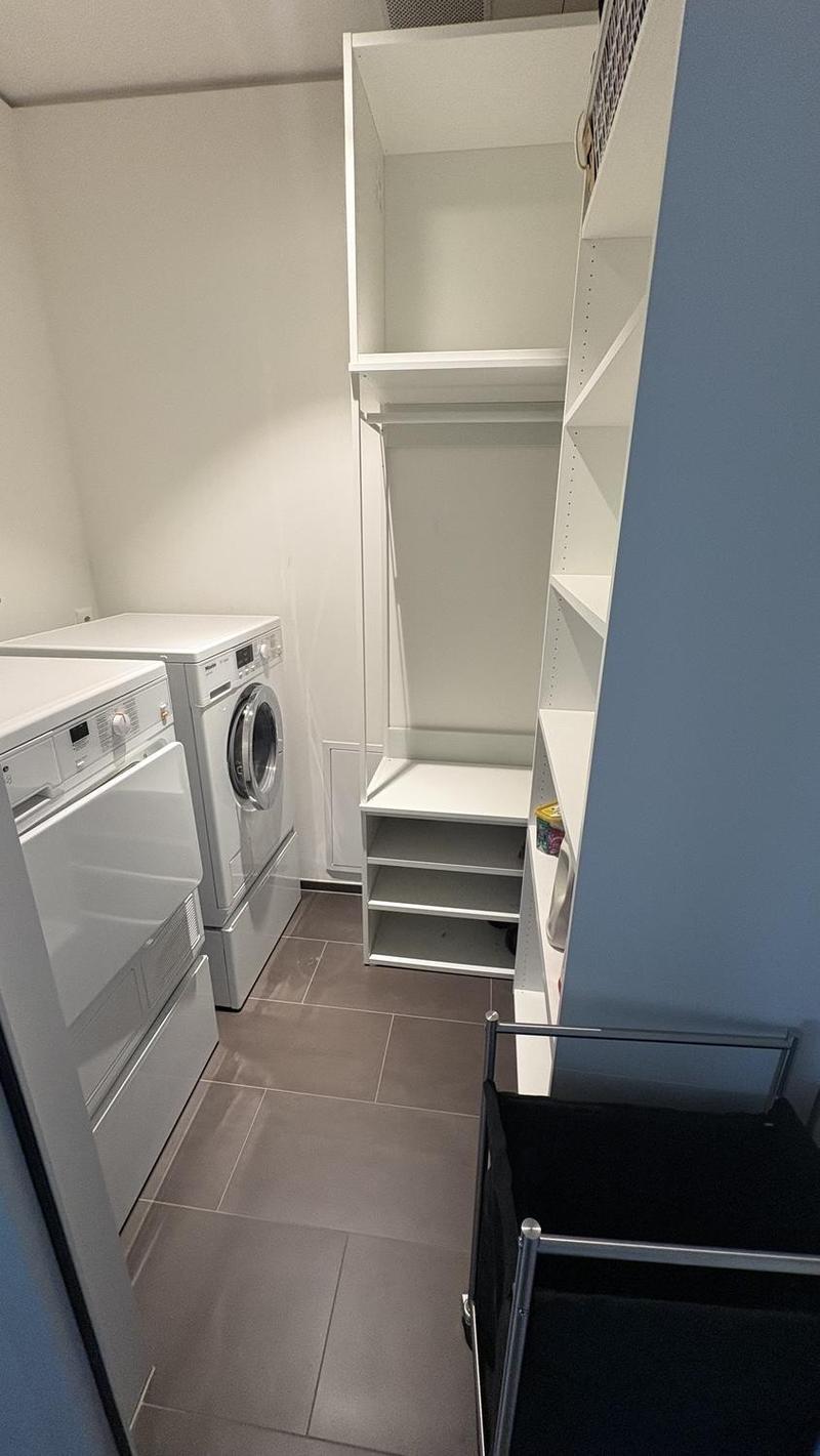 Europaallee: Modern 2.5-Room Apartment, 9th Floor, city view (6)