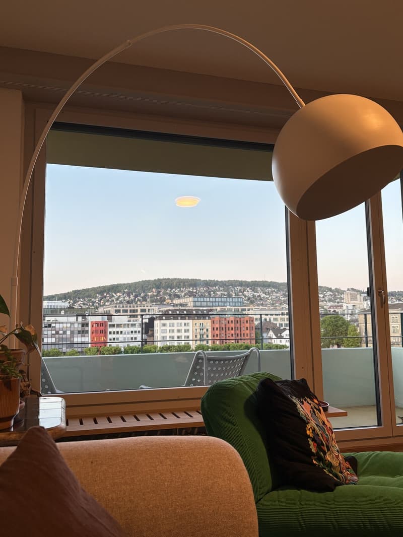Grosses Zimmer mit eigenem Balkon in 96 m² Wohnung | Kreis 4 | < 10 Min. zum HB (2)
