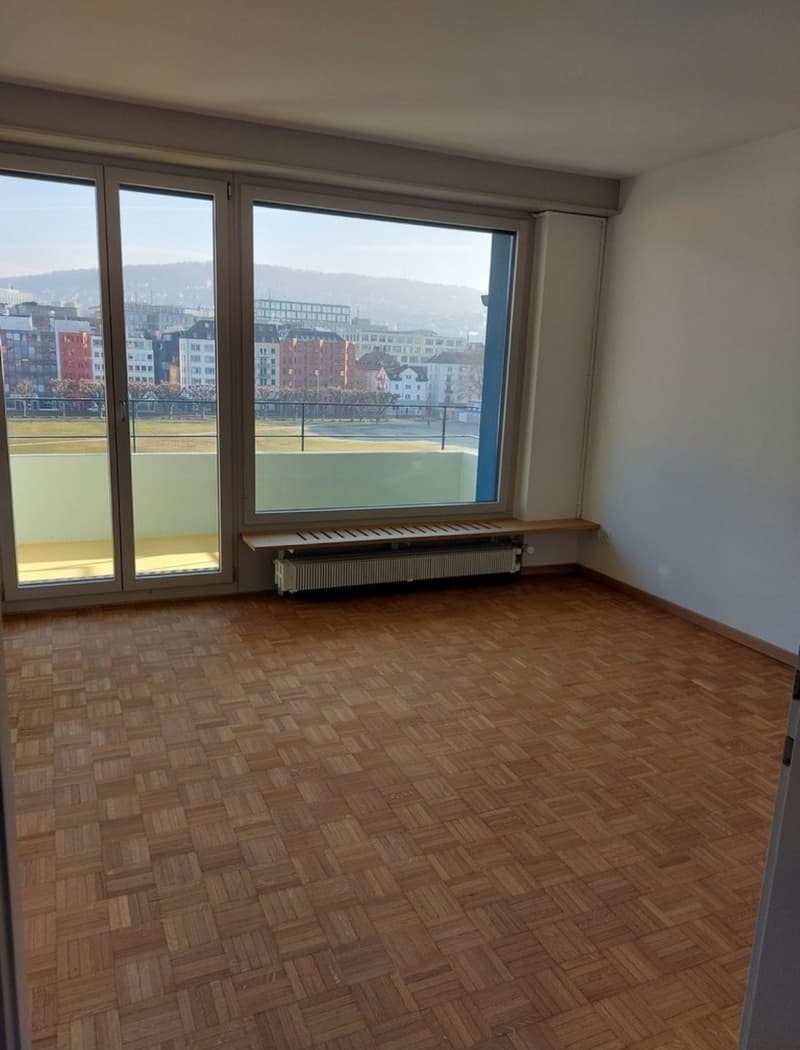 Grosses Zimmer mit eigenem Balkon in 96 m² Wohnung | Kreis 4 | < 10 Min. zum HB (4)