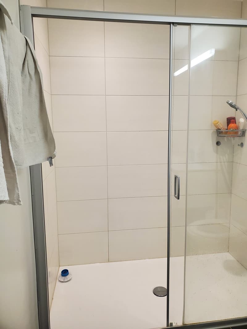 The bright extra large WG Zimmer with on suite bathroom, excellent location (10)