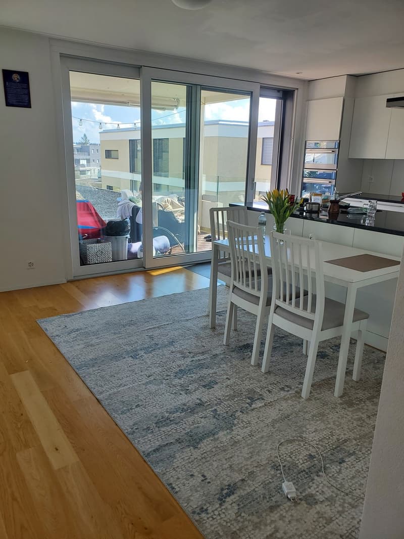 The bright extra large WG Zimmer with on suite bathroom, excellent location (8)