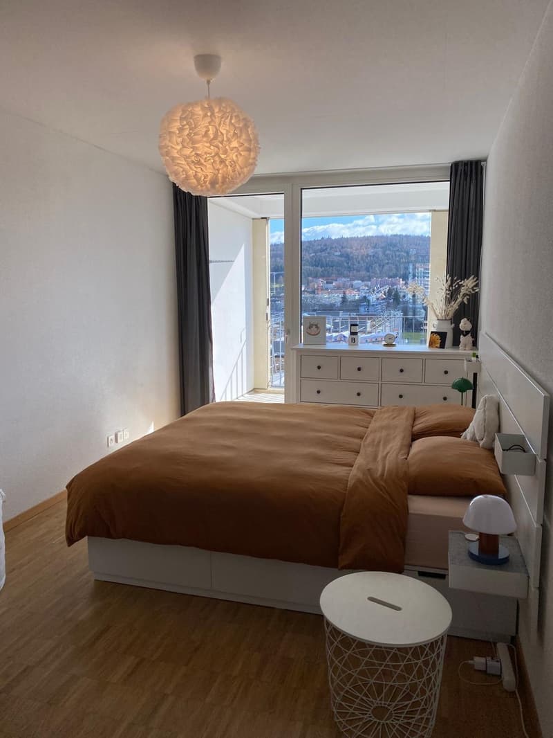 Grosse 3.5-Zimmer-Wohnung mit Balkon und Wintergarten in Zürich-Oerlikon zu vermieten (3)