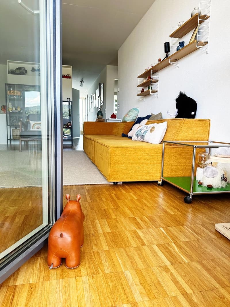 Grosse 3.5-Zimmer-Wohnung mit Balkon und Wintergarten in Zürich-Oerlikon zu vermieten (1)