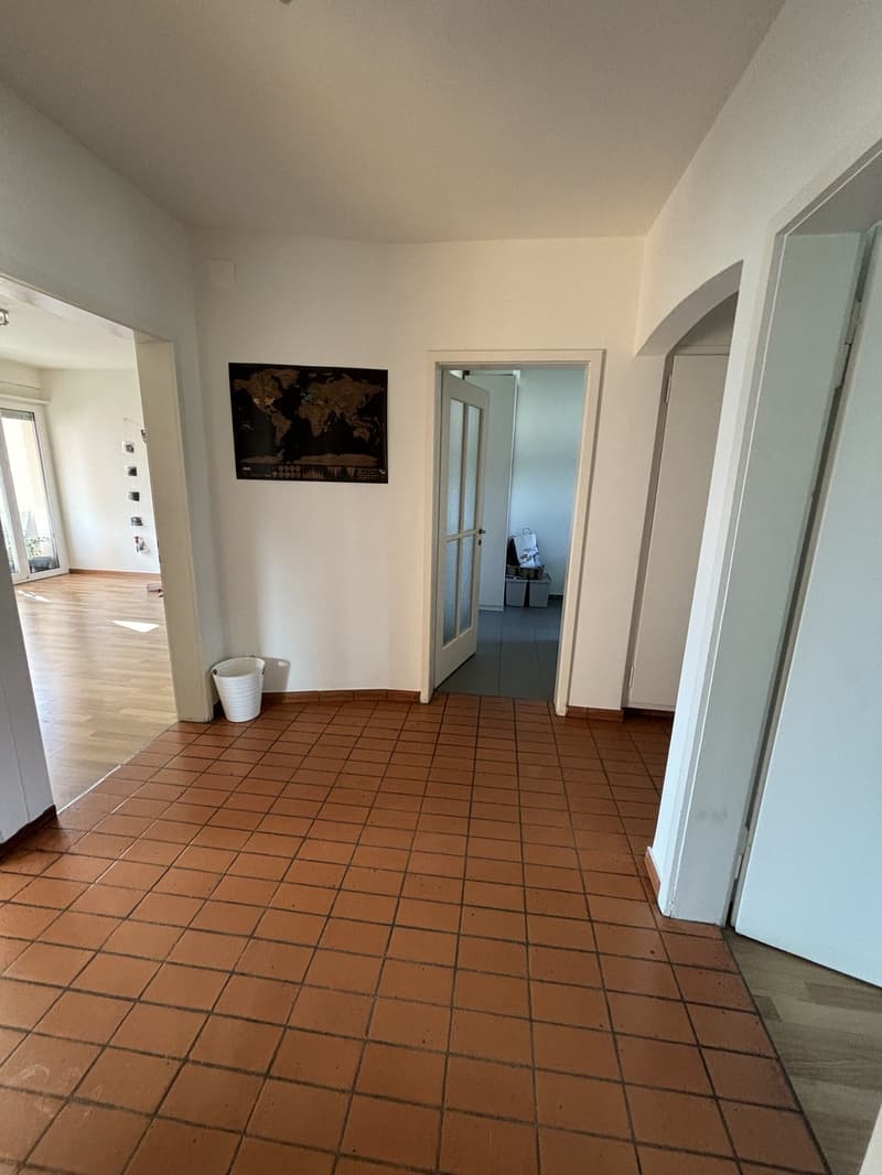 Möblierte 3.5-Zimmer-Wohnung zur Zwischenmiete (2)