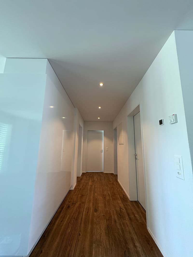 Grosszügige 3.5-Zimmer-Wohnung mit traumhaftem Blick ins Grüne (6)