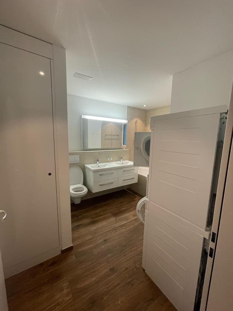 Grosszügige 3.5-Zimmer-Wohnung mit traumhaftem Blick ins Grüne (9)