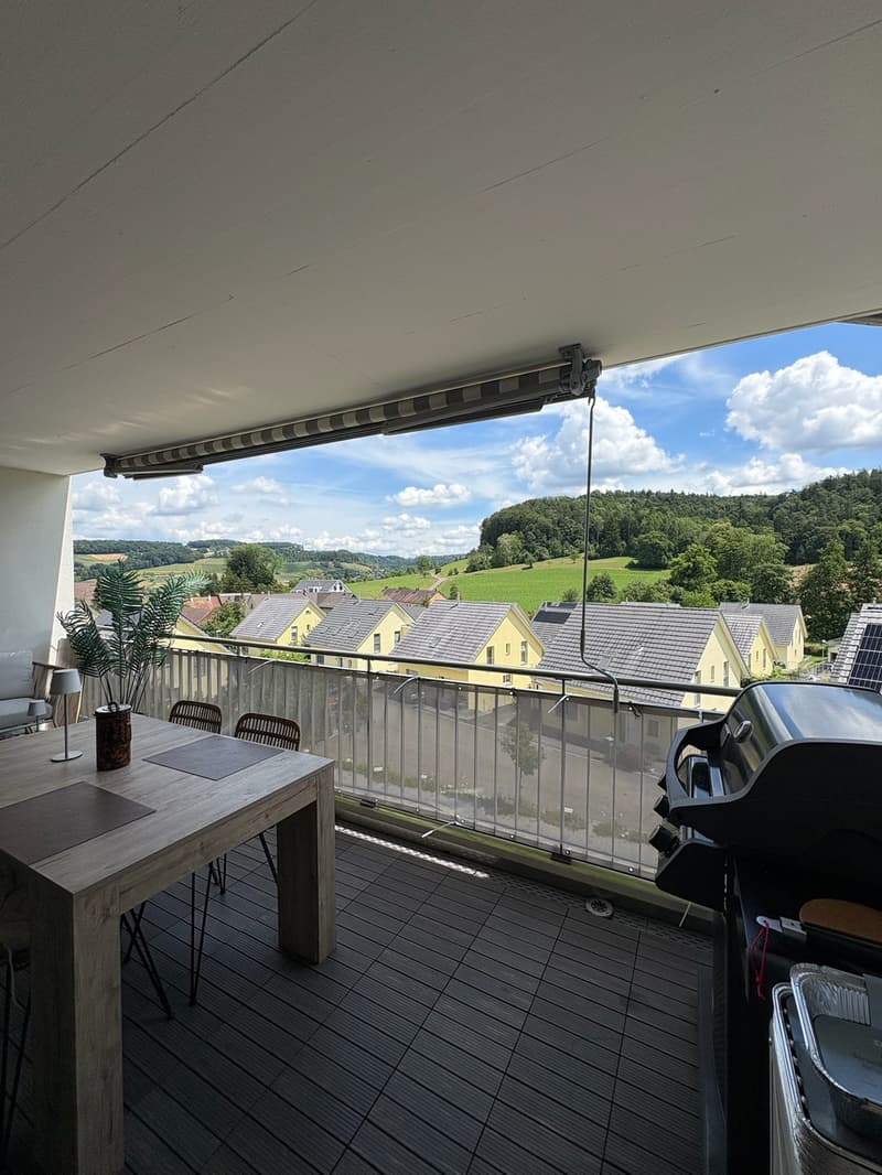 Grosszügige 3.5-Zimmer-Wohnung mit traumhaftem Blick ins Grüne (5)