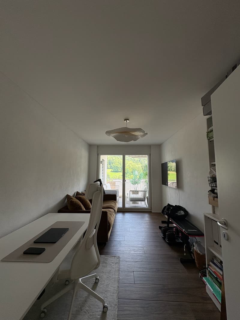 Grosszügige 3.5-Zimmer-Wohnung mit traumhaftem Blick ins Grüne (7)