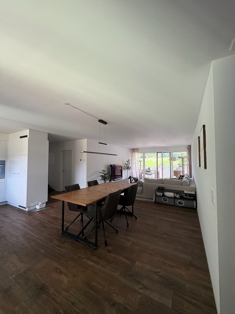 Grosszügige 3.5-Zimmer-Wohnung mit traumhaftem Blick ins Grüne (3)